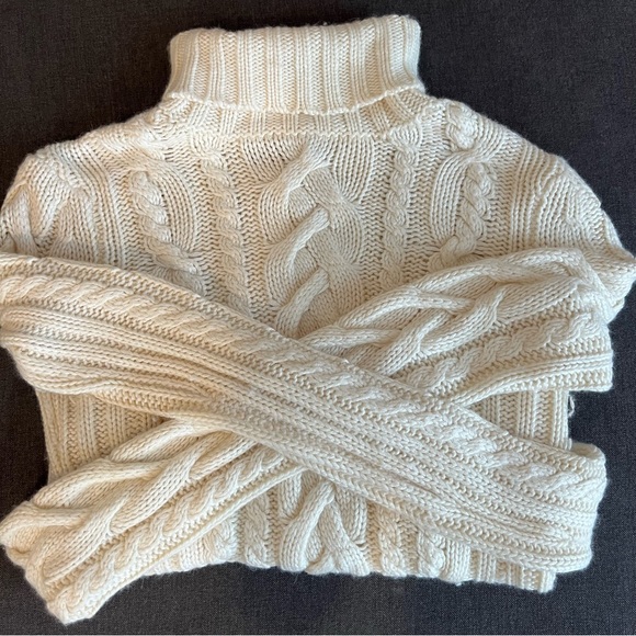 Abercrombie & Fitch Sweaters - Abercrombie & Fitch Vintage Cable Knit Sweater